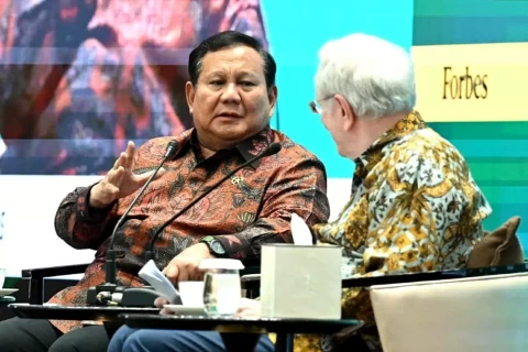 Prabowo Imbau Pejabat